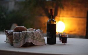 Wein und Brot am Abend